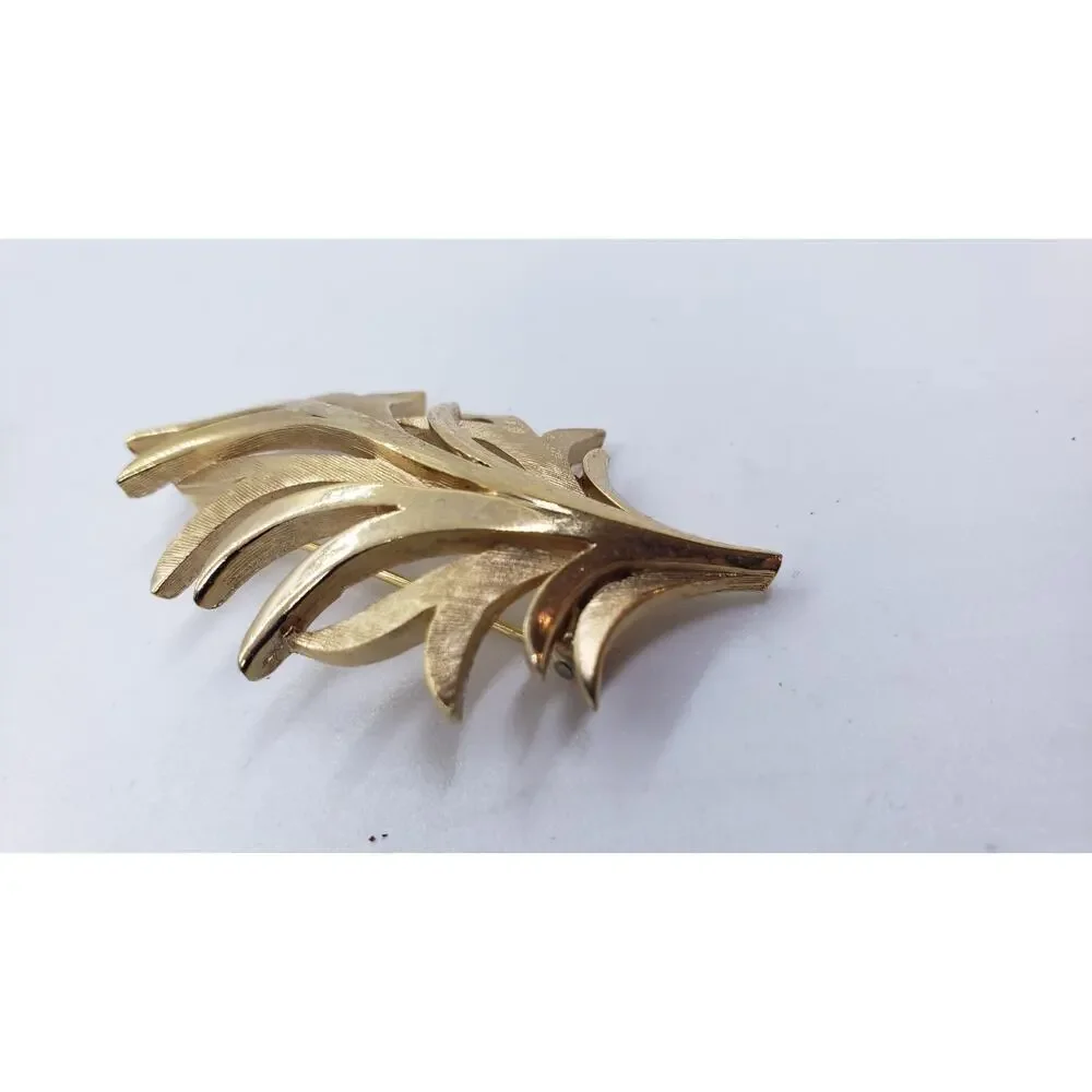 Vintage Trifari Brooch Gold Leaf shiny and matte textured mid century Signed